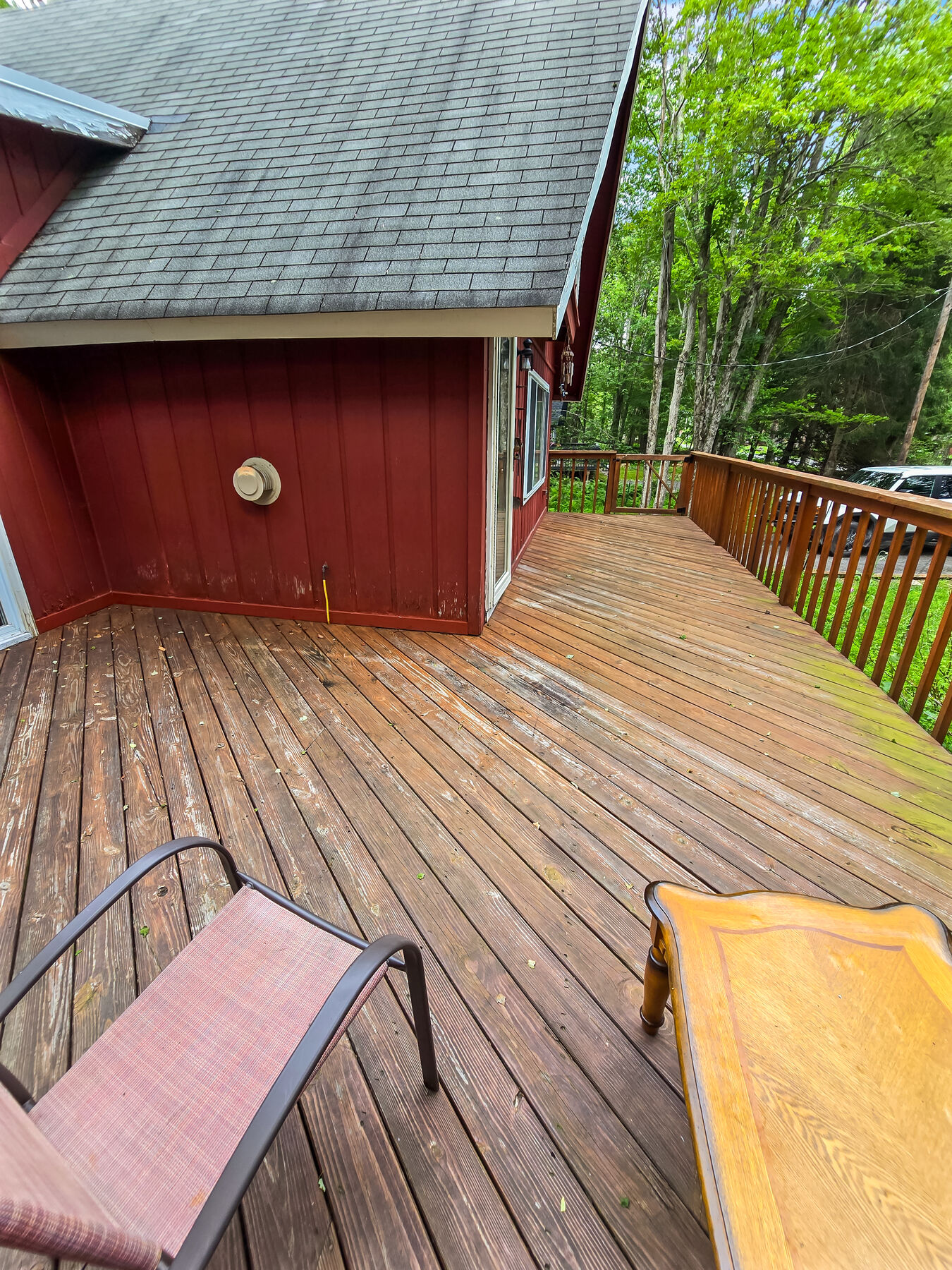 Deck seating area