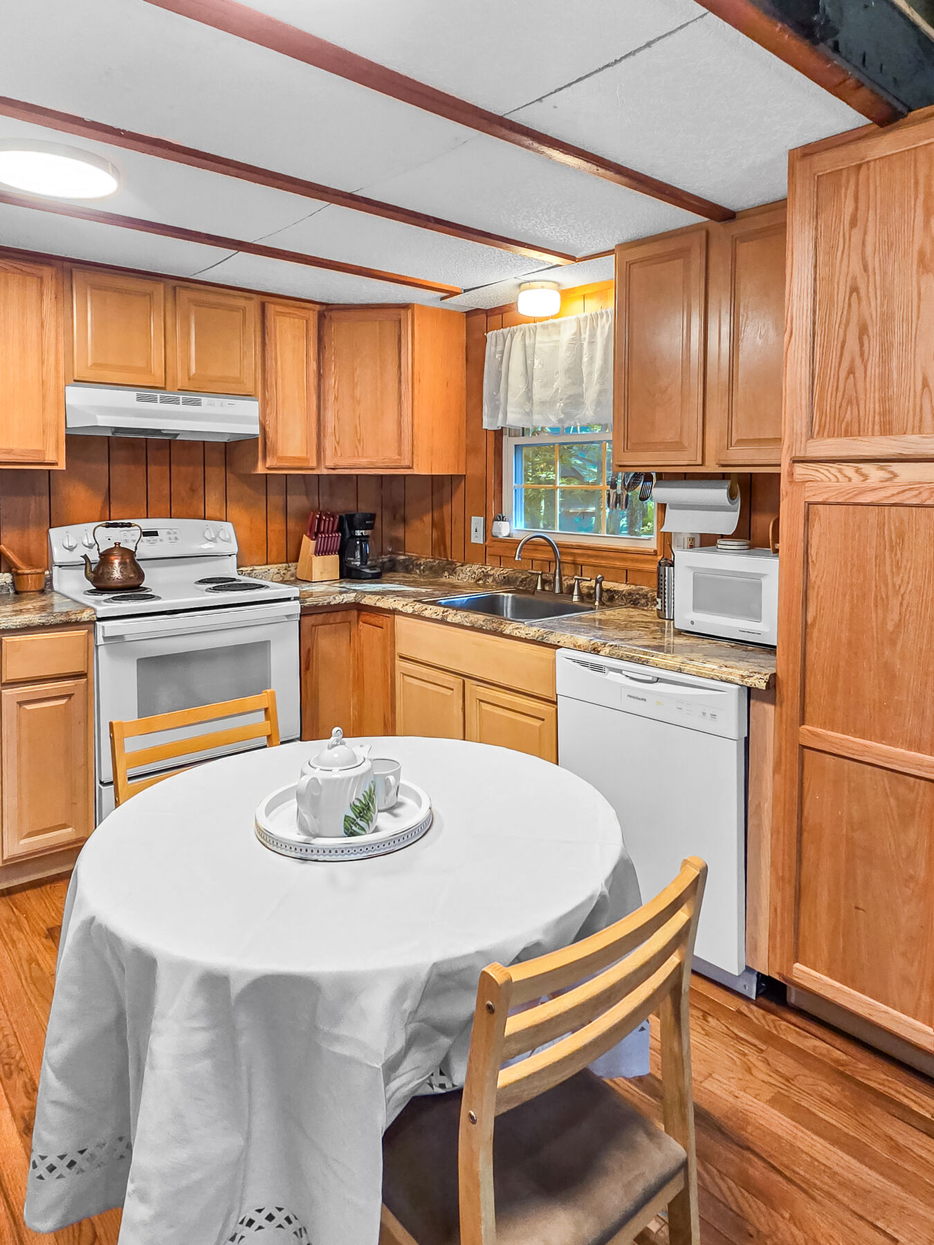 Kitchen and dining table